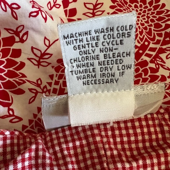Avenue Sleeveless Red & White Floral Shell, Size 22/24 - Picture 4 of 4